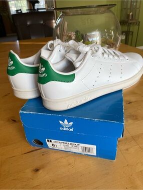Adidas Stan Smith White Sneakers with Green Heel Tab…Size 8 1/2